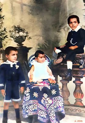 (L–R) Merwan, his sister Freiny and brother Jamshed at a Poona studio.