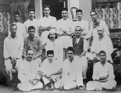 On the floor: Burjor Dahiwalla, Adi Sr., Ramjoo, Raghunath Karmarkar. Seated: Behramji, Rustom, Baba, Ghani, Gustadji. Standing: Babu Cyclewalla, Hormusji Vajifdar, Sarosh, Baidul, Slamson, Nervous.
