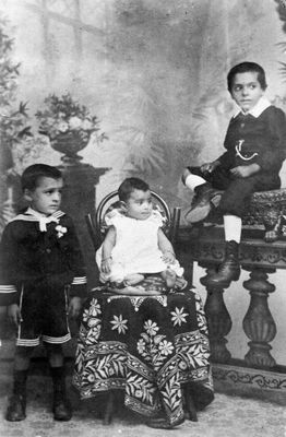 Merwan with his elder sister Freni and older brother Jamshed.